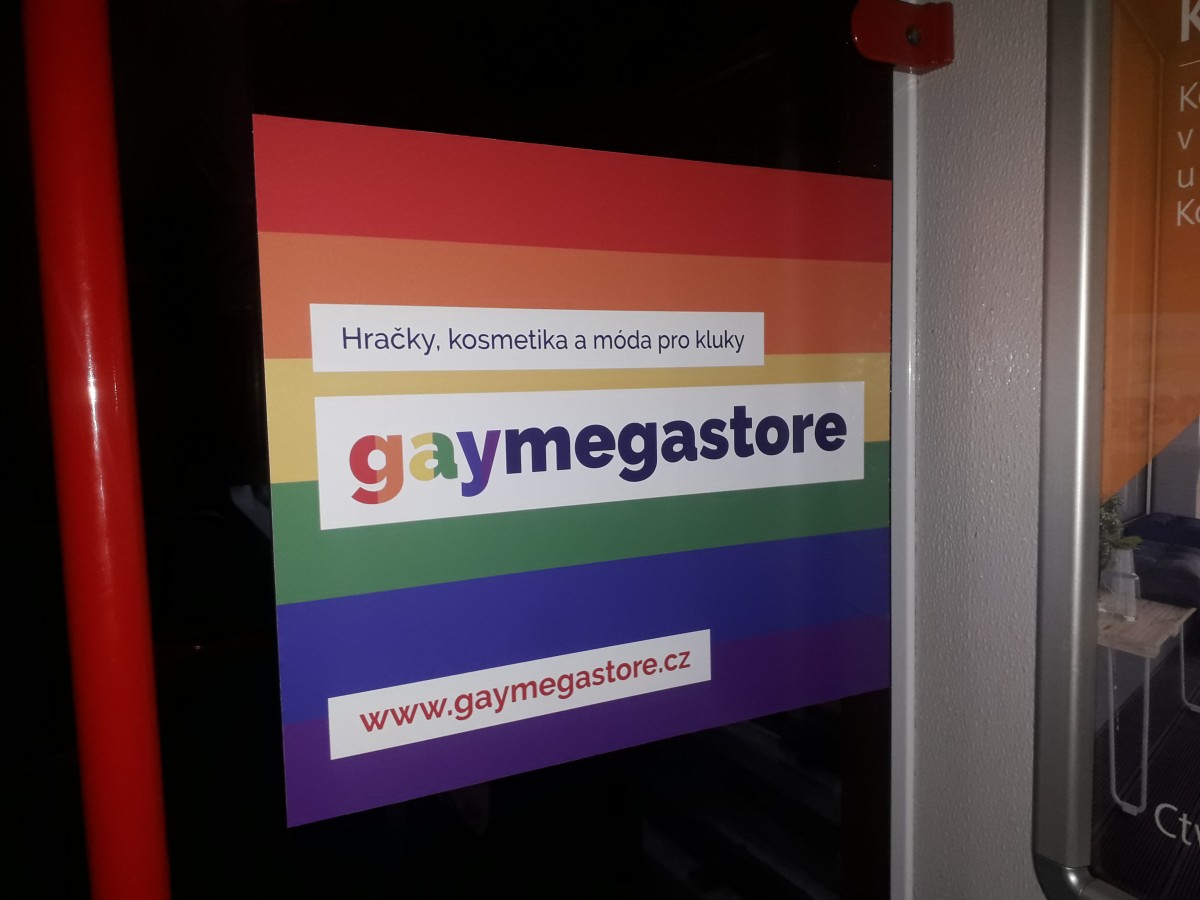 Gaymegastore v pražském metru